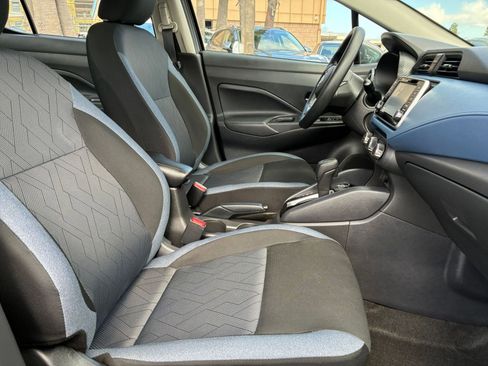 Used 2025 Nissan Versa SV FWD image 34