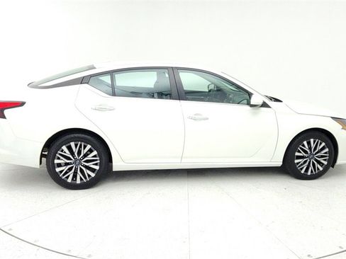 Used 2023 Nissan Altima 2.5 SV image 7