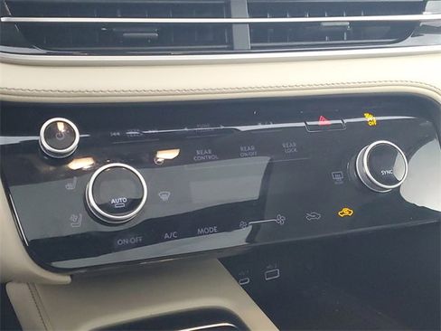 Used 2024 INFINITI QX60 Luxe w/ Performance Audio Package image 25