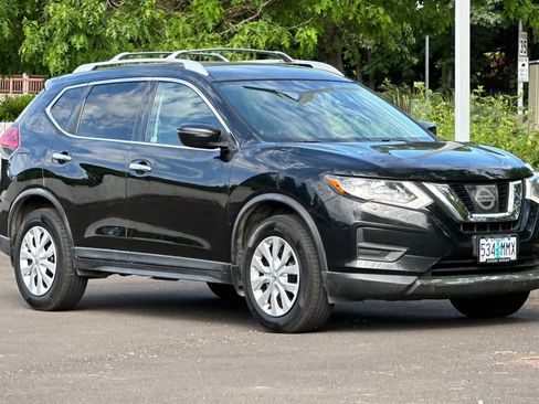 Used 2017 Nissan Rogue S w/ Appearance Package AWD/4WD image 9