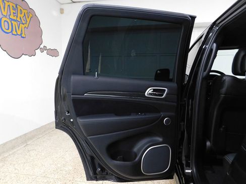 Used 2021 Jeep Grand Cherokee SRT image 8