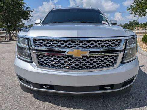 Used 2018 Chevrolet Suburban LT w/ LT Signature Package AWD/4WD image 3