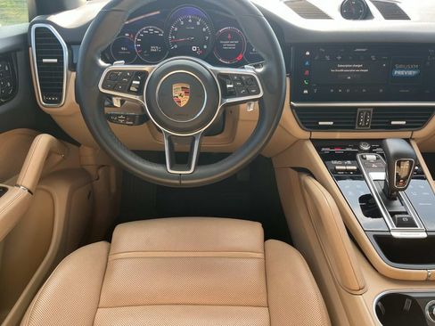 Used 2023 Porsche Cayenne AWD/4WD image 13