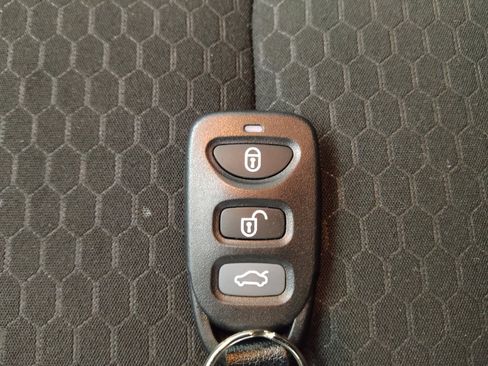 Used 2020 Hyundai Elantra SE w/ Cargo Package (C1) FWD image 32