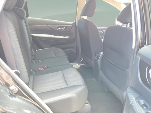 Used 2018 Nissan Rogue SV w/ Premium Package FWD image 15