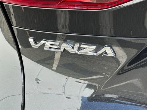 Used 2021 Toyota Venza XLE w/ Carpet Mat Package (TMS) image 26