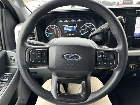 Used 2024 Ford F250 XLT w/ Snow Plow/Camper Package image 14