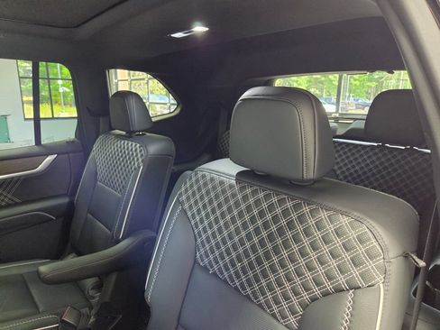 Used 2026 GMC Acadia Denali w/ LPO, Floor Liner Package AWD/4WD image 22