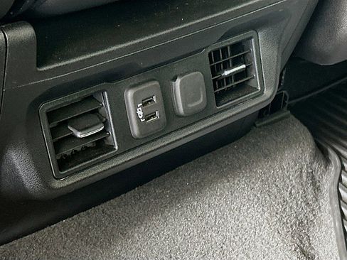 Used 2022 Chevrolet Silverado 1500 LT w/ Leather Package image 24