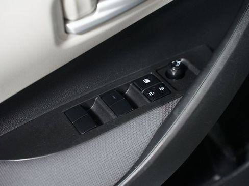 Used 2021 Toyota Corolla L image 27