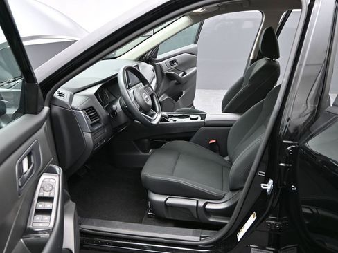 Used 2024 Nissan Rogue S image 17