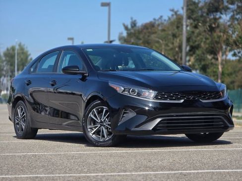 Used 2022 Kia Forte LXS FWD image 3