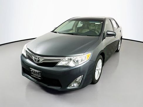 Used 2012 Toyota Camry XLE FWD image 3