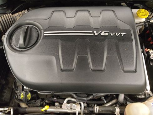 Used 2022 Jeep Cherokee Trailhawk AWD/4WD image 30