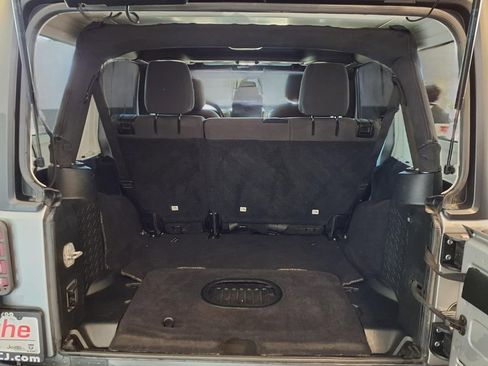 Used 2018 Jeep Wrangler Unlimited Sport S image 23