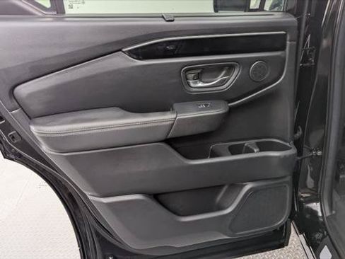 Used 2025 Honda Pilot EX-L image 16