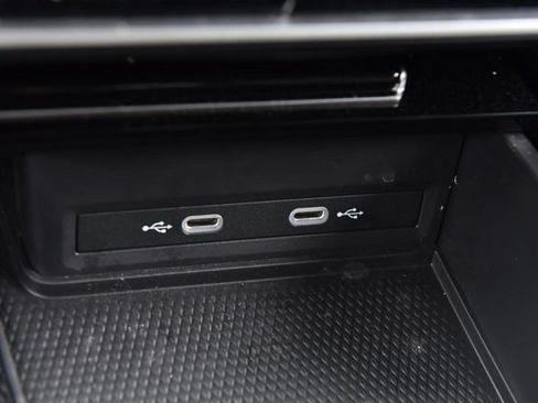 Used 2025 Volkswagen Atlas Cross Sport SE w/ Panoramic Sunroof Package FWD image 16