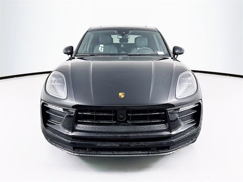 Certified 2025 Porsche Macan image 6