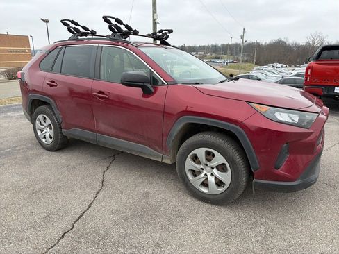 Used 2019 Toyota RAV4 LE image 3