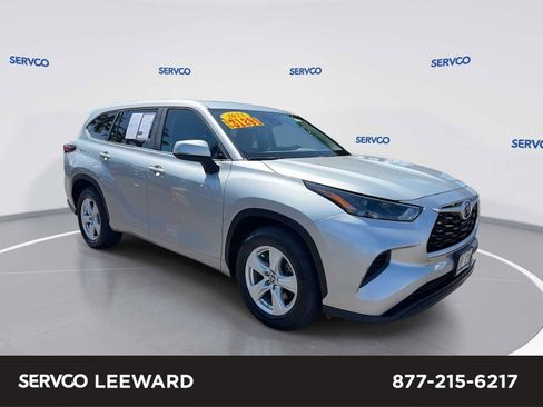 Used 2023 Toyota Highlander L FWD image 1