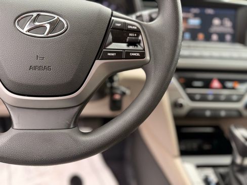 Used 2017 Hyundai Elantra SE image 18