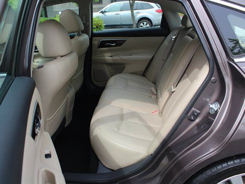 Used 2015 Nissan Altima 3.5 SL FWD image 21
