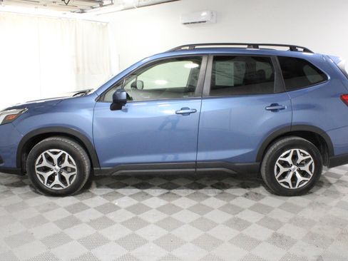 Used 2022 Subaru Forester Premium AWD/4WD image 30
