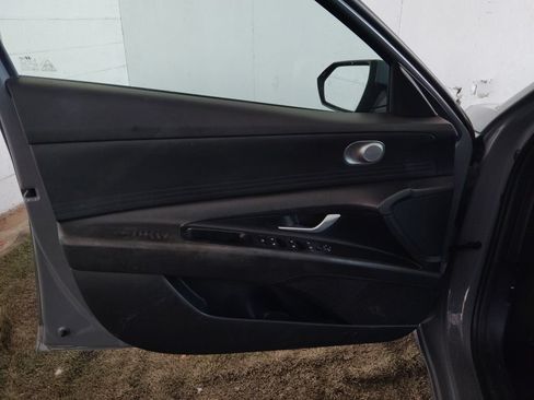 Used 2021 Hyundai Elantra SE FWD image 19