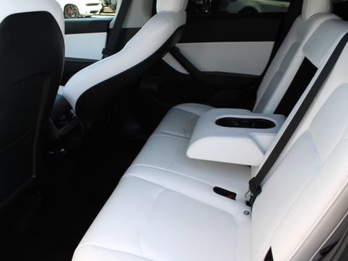 Used 2022 Tesla Model Y Performance AWD/4WD image 32