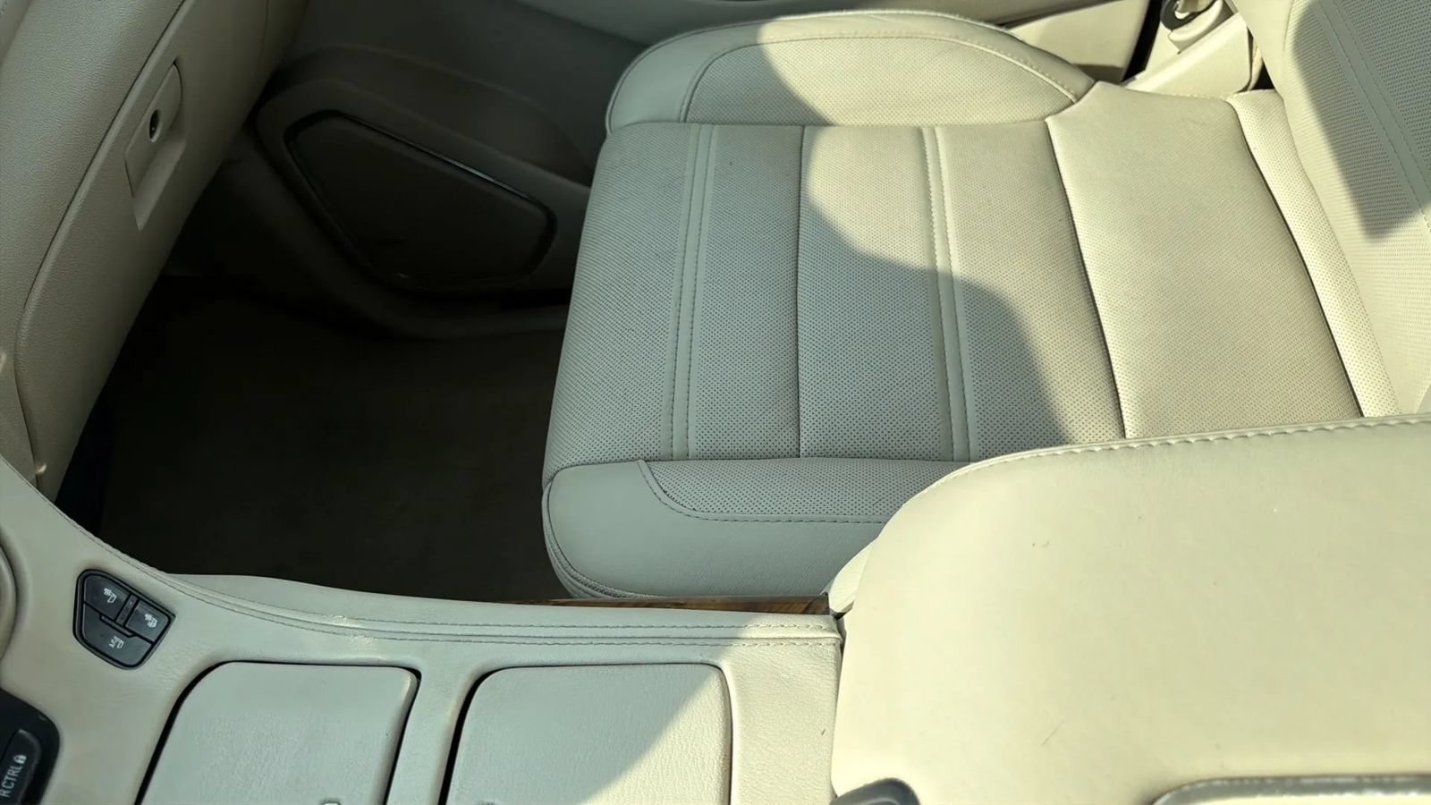 Used 2015 GMC Yukon Denali RWD image 26
