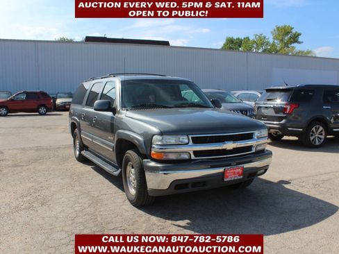 Used 2000 Chevrolet Suburban LT w/ LT Preferred Equipment Group AWD/4WD image 3