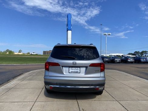 Used 2018 Honda Pilot Touring image 10
