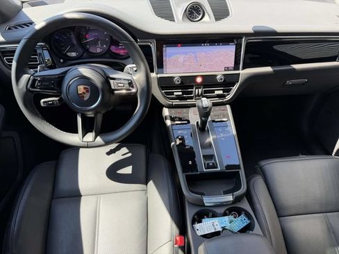 Used 2026 Porsche Macan AWD/4WD image 16