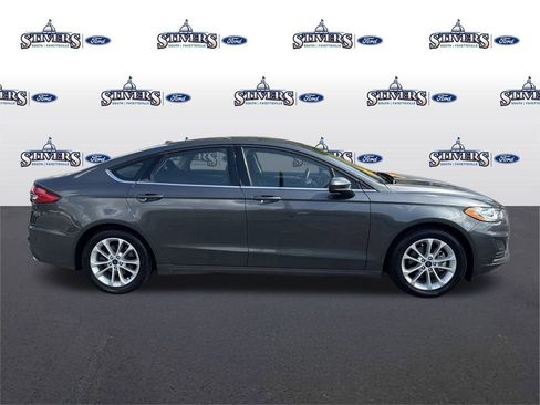 Used 2019 Ford Fusion SE image 4
