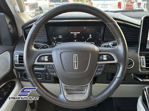 Used 2021 Lincoln Navigator Black Label w/ Cargo Convenience Package image 16