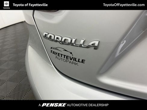 Used 2022 Toyota Corolla LE image 3