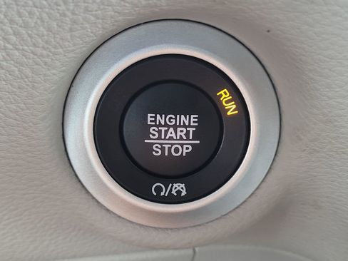Certified 2024 Chrysler Pacifica Touring-L FWD image 30