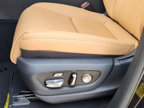 New 2026 Lexus LX 600 4WD w/ Premium Package image 18