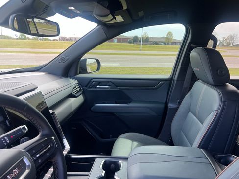 Used 2024 GMC Acadia AT4 image 17