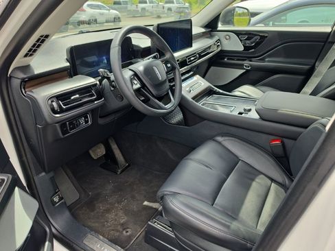 Used 2025 Lincoln Aviator Reserve w/ Equipment Group 201A AWD/4WD image 2