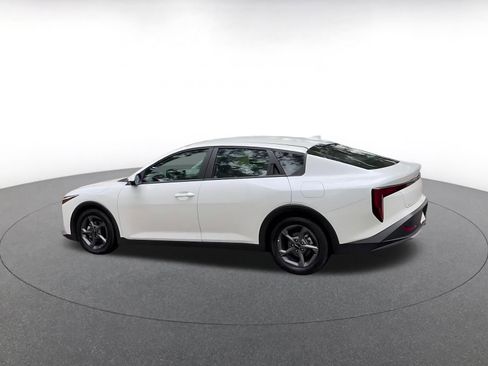 Used 2025 Kia K4 LXS image 11