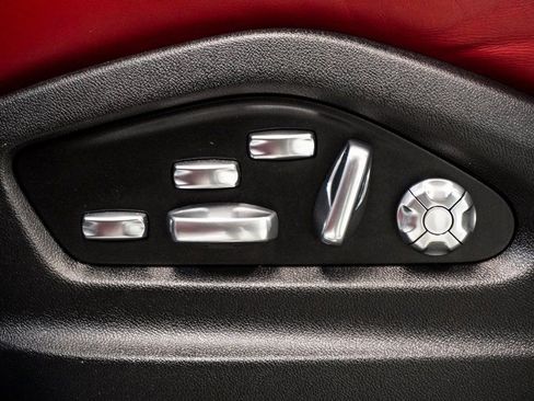 Used 2021 Porsche Cayenne Turbo image 20