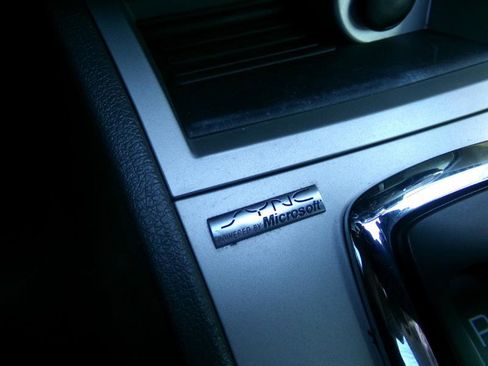 Used 2011 Ford Fusion SEL image 24