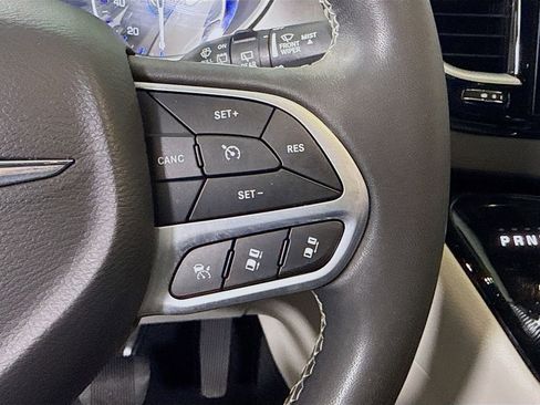Used 2024 Chrysler Pacifica Touring-L FWD image 21
