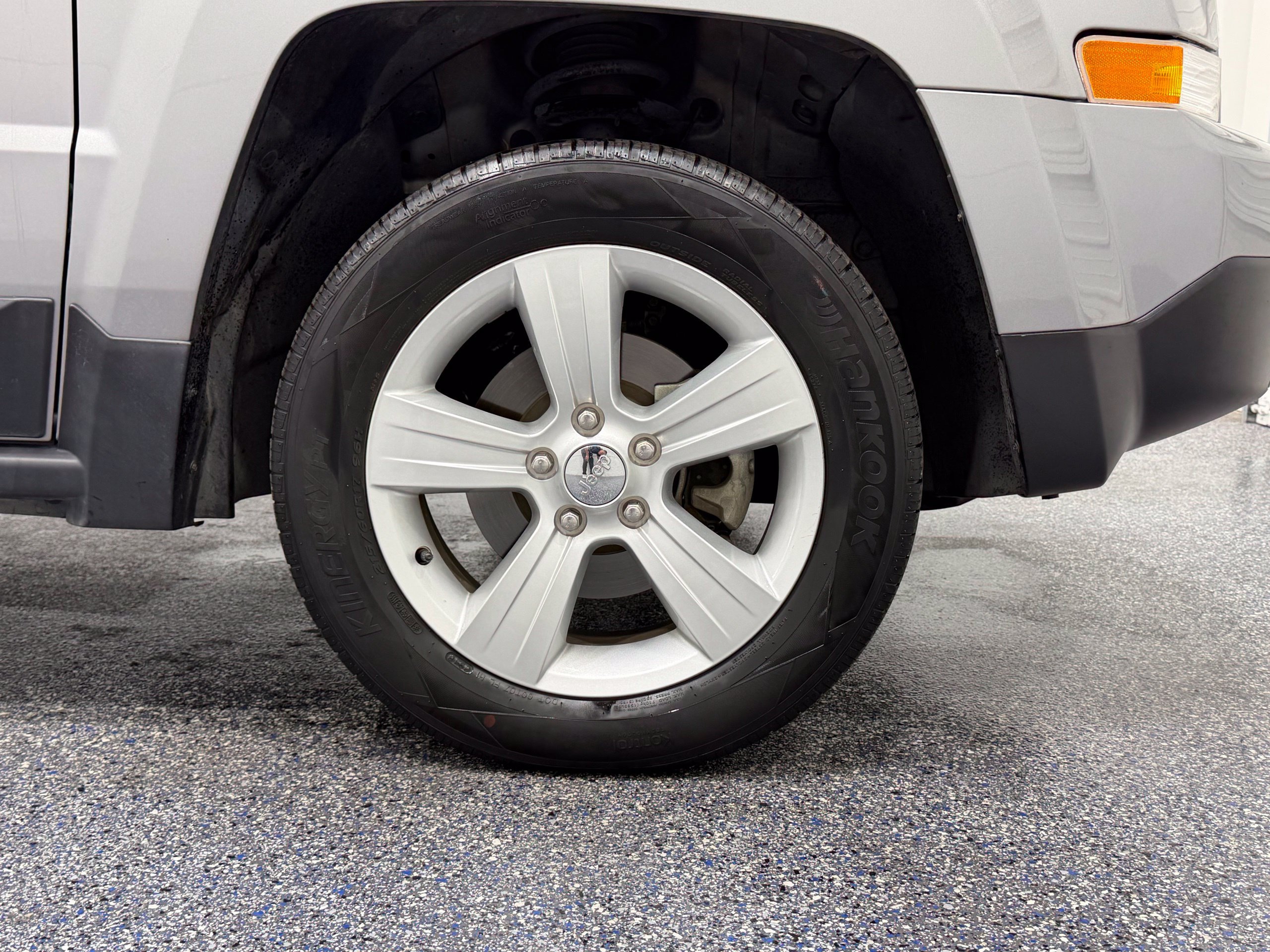 Used 2015 Jeep Patriot Latitude FWD image 14