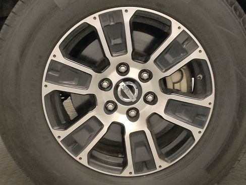 Used 2022 Nissan Titan SV image 31