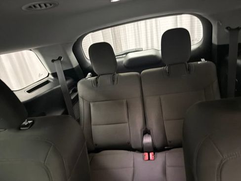 Used 2023 Ford Explorer XLT AWD/4WD image 14