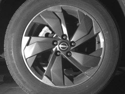 Used 2025 Nissan Rogue SV FWD image 15