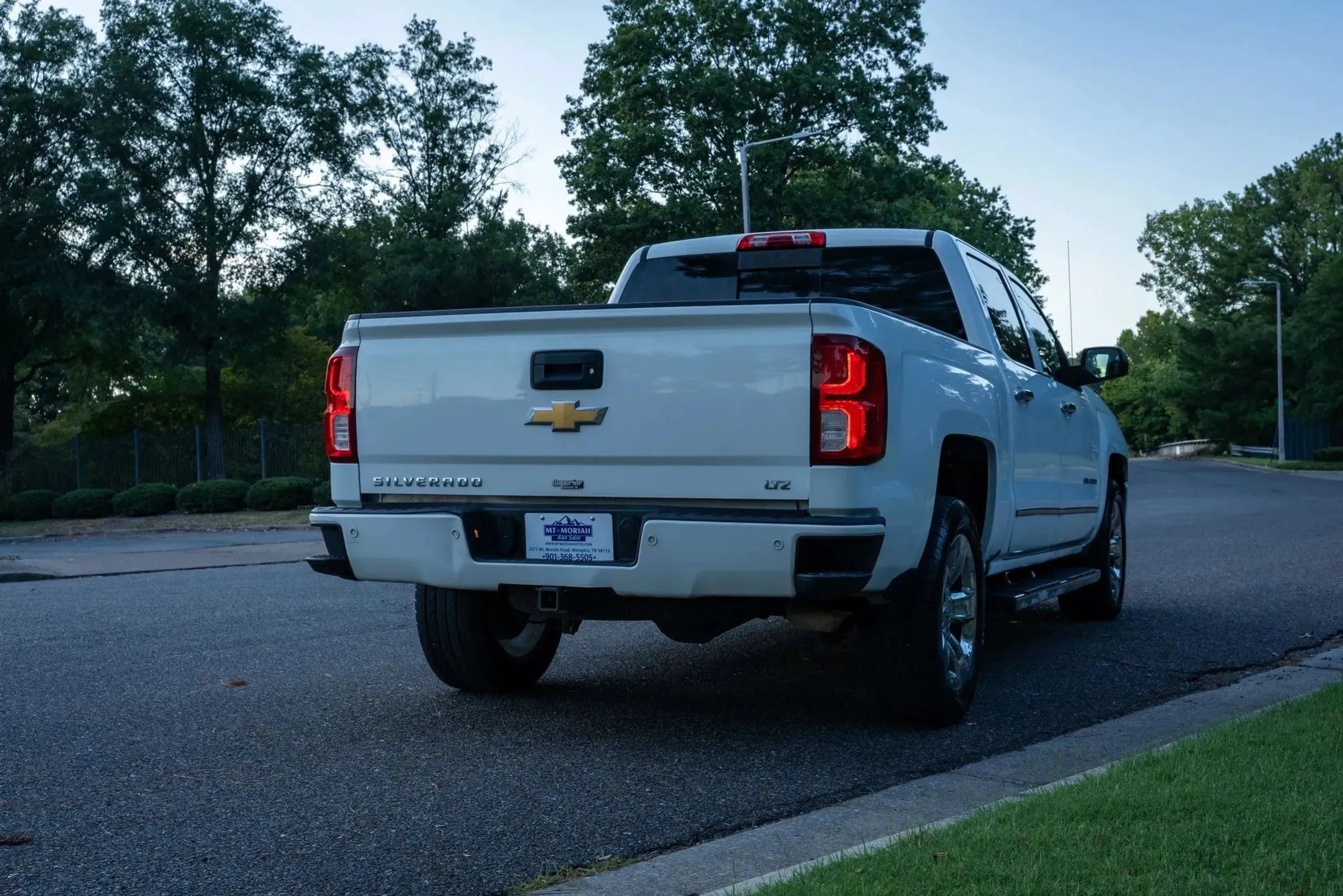 Used 2016 Chevrolet Silverado 1500 LTZ Z71 w/ LTZ Plus Package AWD/4WD image 6