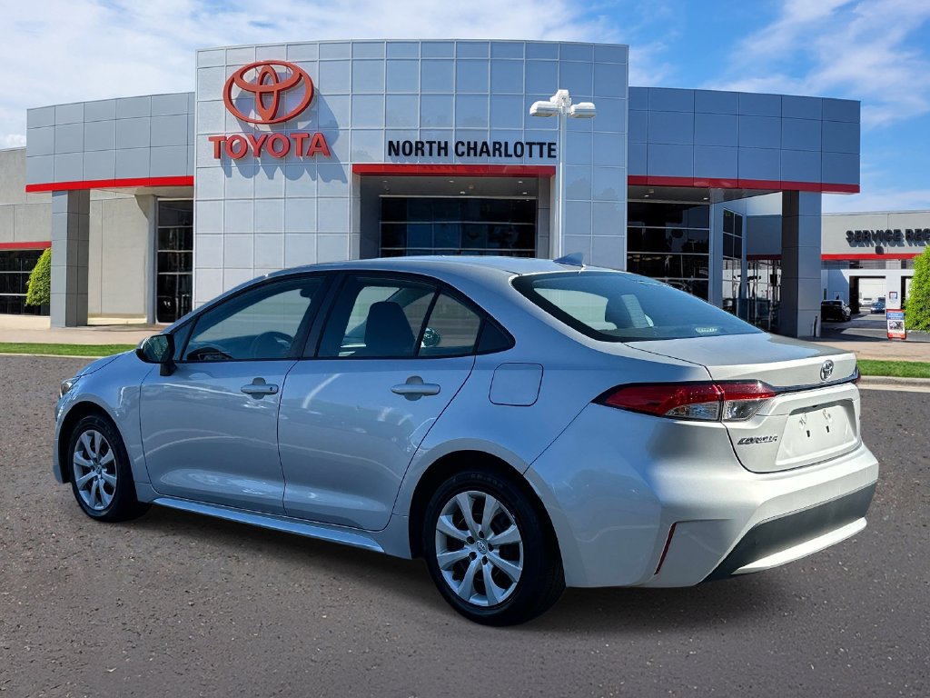 Used 2021 Toyota Corolla LE FWD image 4
